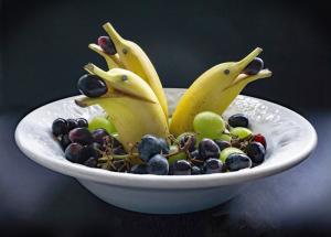 Banana  dolphins