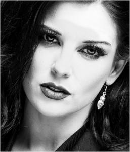 The-girl-with-the-silver-earring